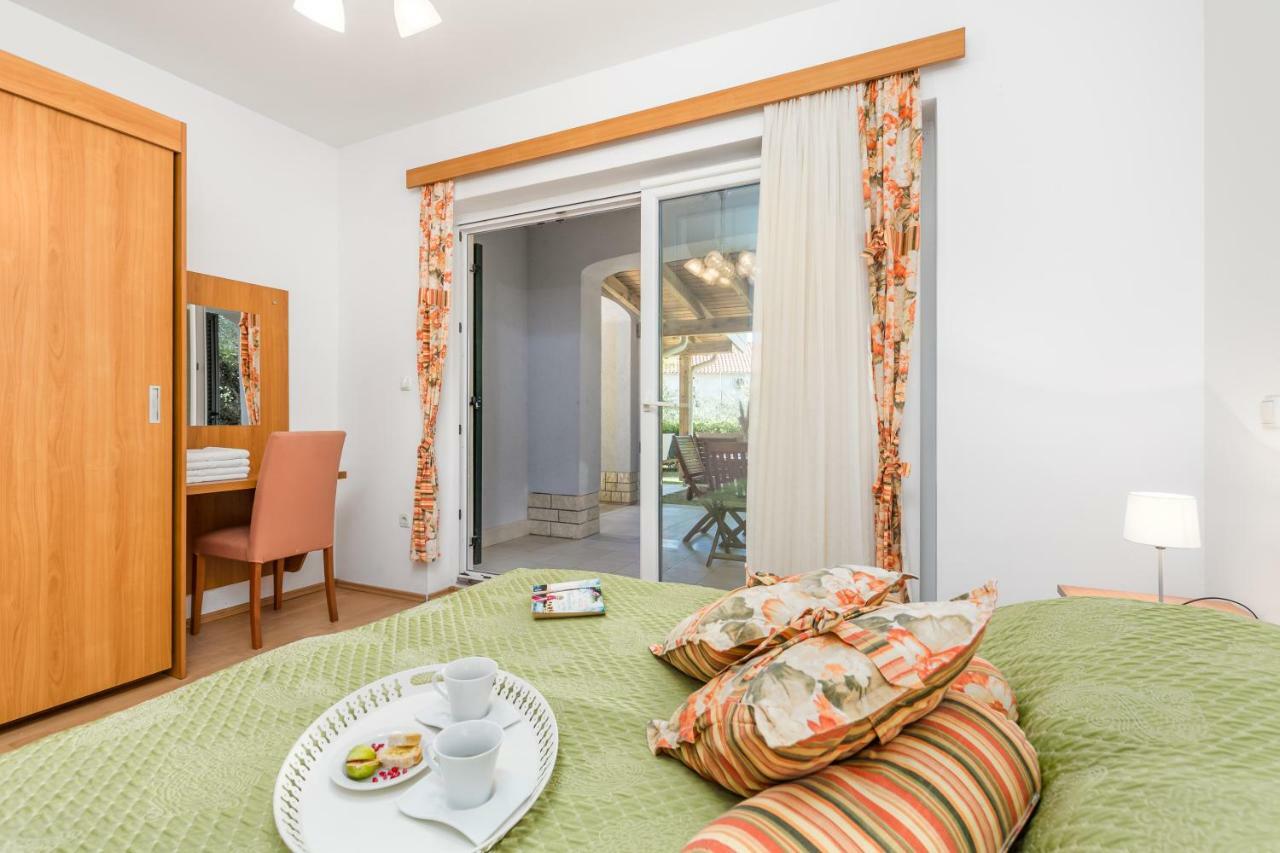 Villas Rab Banjol Exterior photo